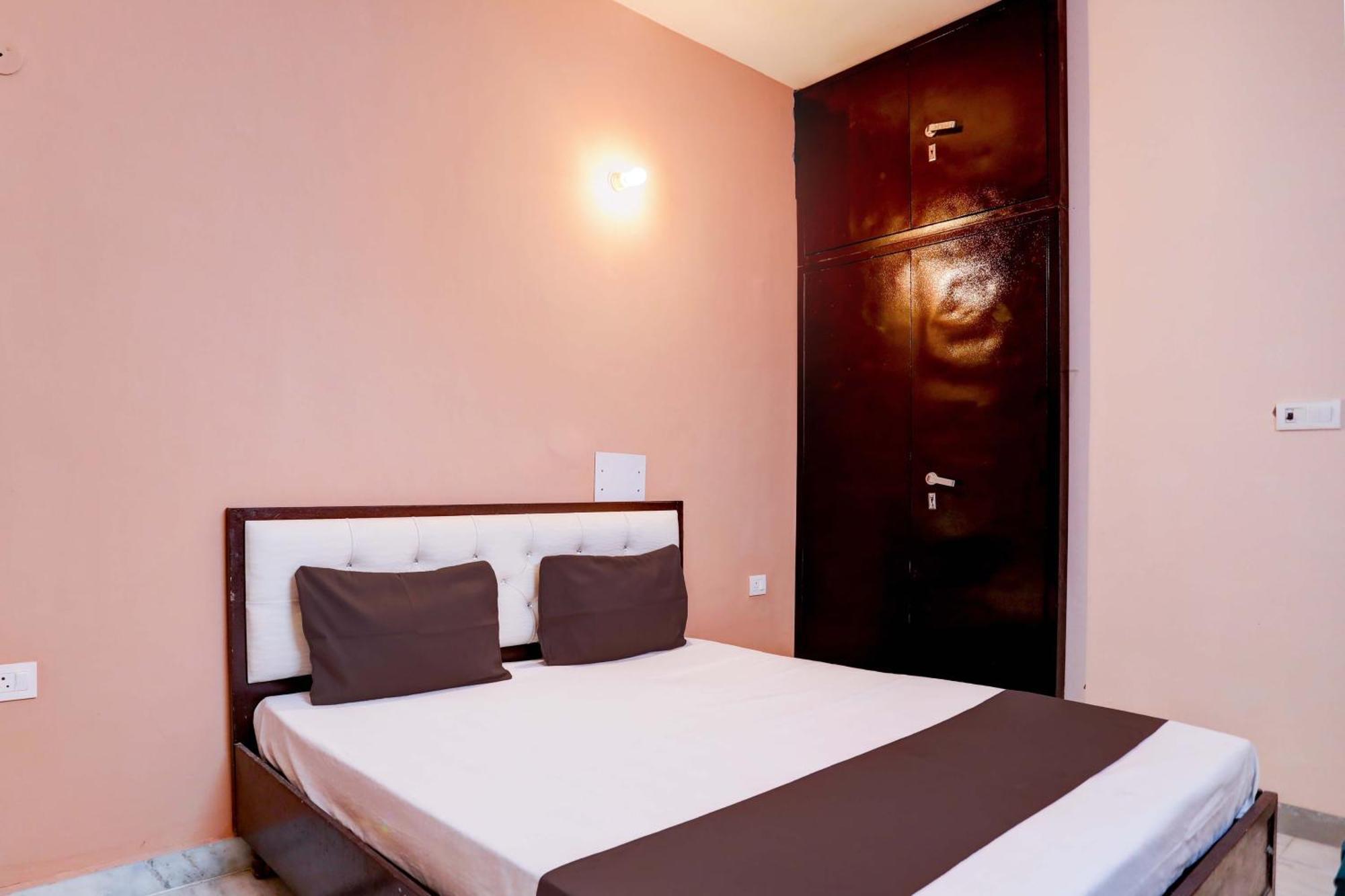 Hotel O Tilak Hotel 24 Sector 27 Near By Vinayak Hospital Gali No-6 Noida Eksteriør billede